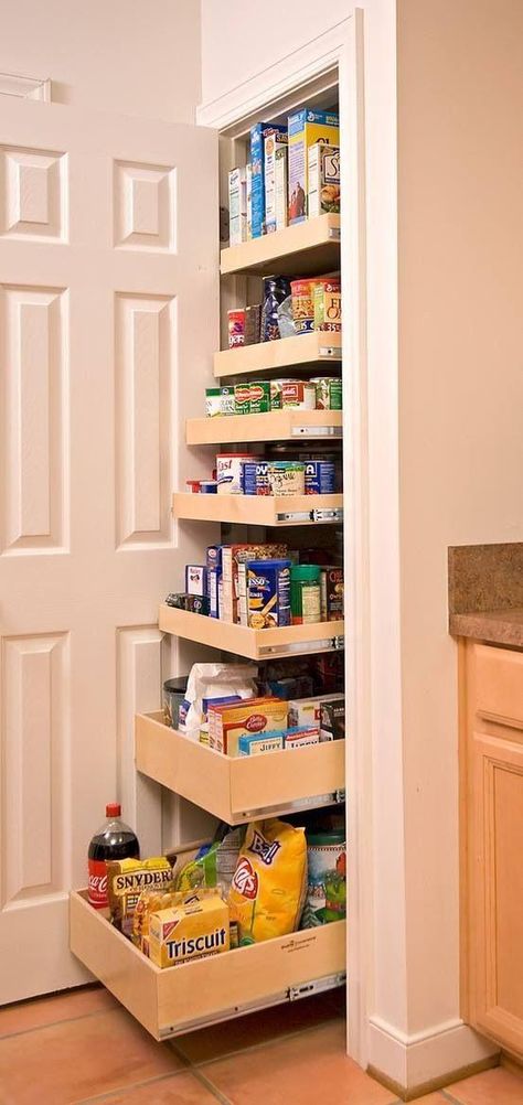 How to Organize Your Pull Out Pantry Stairs Pantry, Desain Pantry Dapur, Under Stairs Pantry, Pantry Redo, Pantry Interior, Deep Closet, Organiser Cucina, Pantry Drawers, Pantry Shelves