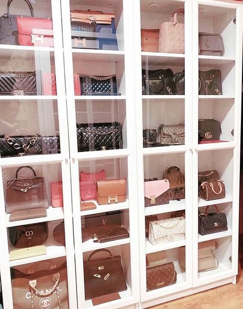 Bags Wardrobe Closet, Luxury Handbag Storage, Luxury Bag Closet, Handbag Cabinet, Handbag Display Ideas, Vitrine Ikea, Closet Design Plans, Handbag Closet, Stylish Room Decor