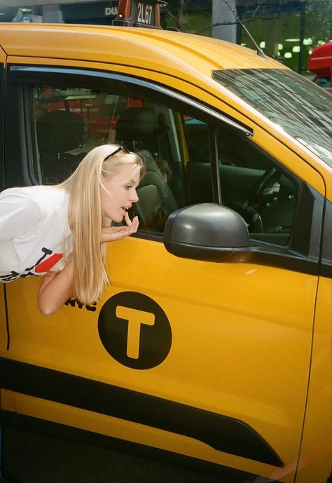 Nyc, NYC, New York, Central Park, Film, Film photo, aesthetic, Kodak film, New York Taxi, Taxi, blonde girl New York Central Park, New York City Pictures, Nyc Photoshoot, New York Taxi, New York City Aesthetic, Nyc Fits, City Shoot, Nyc Fall, Nyc Summer