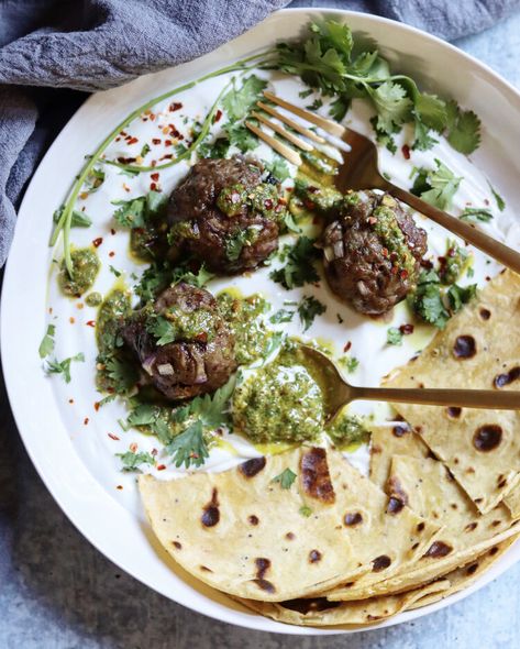 RAODY RECIPES-Baharat Spiced Lamb Meatballs Baharat Recipe, East Indian Recipes, Spiced Lamb, Lamb Dinner, Goat Recipes, Around The World Recipes, Tasty Meatballs, Lamb Meatballs, Middle Eastern Cuisine