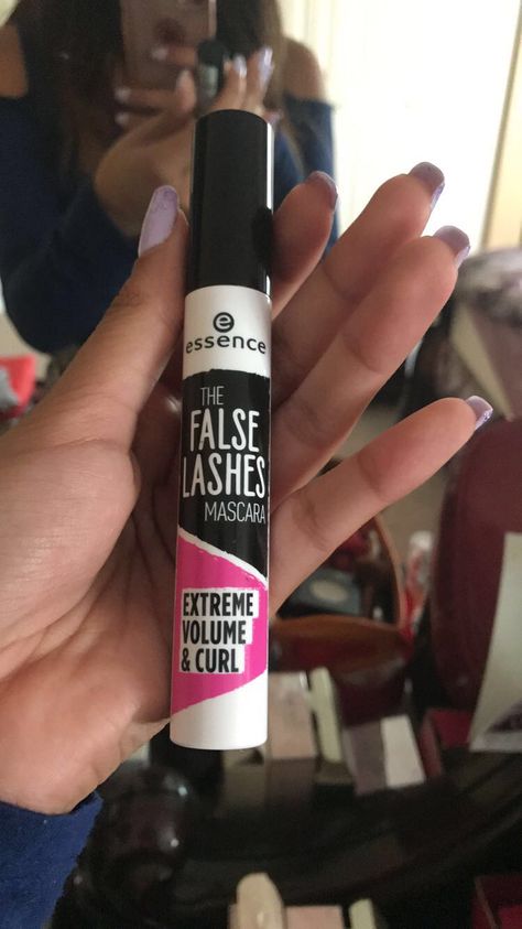 My fav inexpensive mascara from essence. Lengthens my lashes sooo much Latina Lashes, Essence Mascara, Volume Curls, Fake Lashes, Mascara Lashes, False Lashes, Energy Drink Can, Beverage Can, Lashes