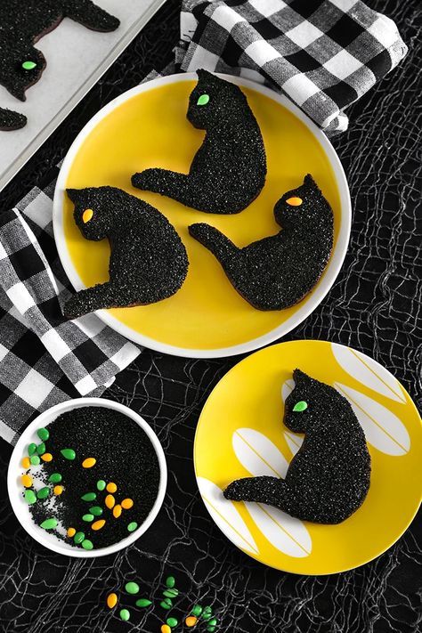 Easy Halloween Cookies Recipes, Black Cat Cookies, Cookies For Halloween, Easy Halloween Cookies, Refrigerated Cookie Dough, Halloween Cookie Recipes, Hocus Pocus Party, Spooky Halloween Treats, Halloween Sprinkles