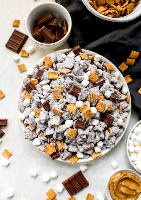 S'mores Puppy Chow {Muddy Buddies} - Two Peas & Their Pod Puppy Chow Ingredients, Puppy Chow Cookies, Chex Mix Recipes Original, Puppy Chow Christmas, Puppy Chow Chex Mix Recipe, Puppy Chow Recipe, Campfire Snacks, Chex Mix Puppy Chow, Muddy Buddies Recipe