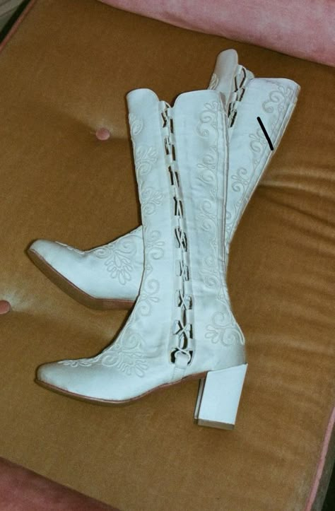 Penny Lane Shoes, Penny Lane Boots, White Boots Aesthetic, Wardrobe Vanity, White Gogo Boots, Boots Aesthetic, Lane Boots, Twinkle Toes, Gogo Boots