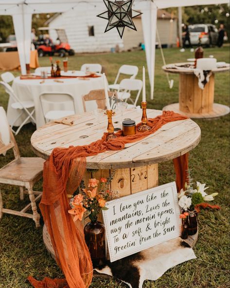 Small Backyard Country Wedding, Western Wedding Buffet, Fall Western Wedding Reception, Cow Hide Rug Wedding Aisle, Copper Western Wedding, Western Halloween Wedding, Western Wedding Altar, Fall Wedding Cake Table Ideas, Fall Western Wedding Decor