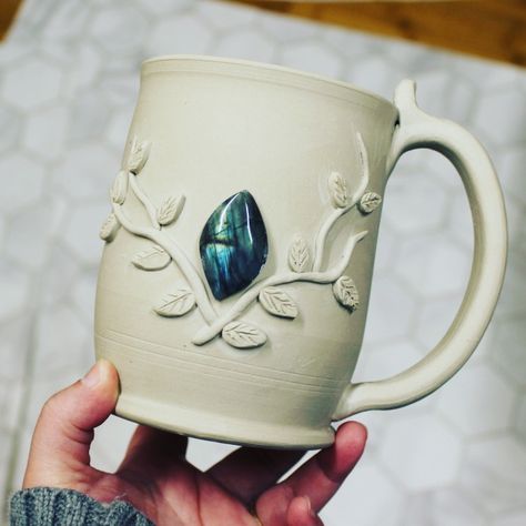 Ceramics With Crystals, Pottery With Crystals, Fantasy Ceramics, Crystal Pottery, Crystal Mug, Slab Pottery, Ceramic Techniques, Clay Mugs, New Ceramics