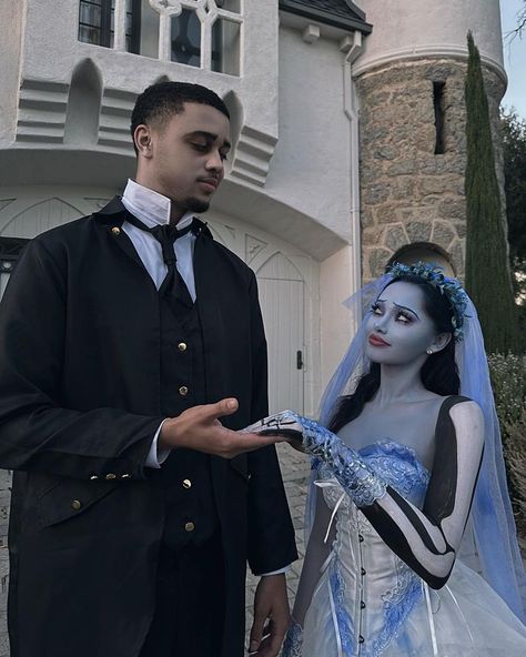 Unique Halloween Costumes For Couples, Goth Halloween Costume, Cute Couples Costumes, Costumes For Couples, Couples Cosplay, Classy Halloween Costumes, Hallowen Ideas, Halloween Coustumes, Pretty Halloween Costumes