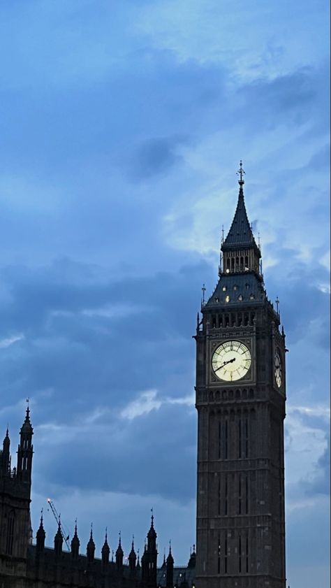 London Blue Aesthetic, Blue London Aesthetic, Aesthetic Wallpaper London, Aesthetic London Wallpaper, Britain Aesthetic, London Aesthetic Wallpaper, Wallpaper Jam, July Wallpaper, Bridge Wallpaper