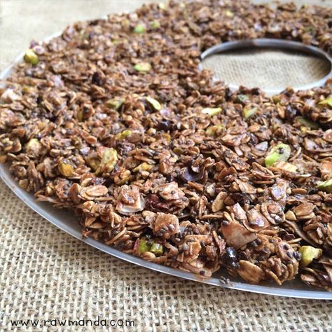 Chocolate Chia Granola {Raw, Vegan, Gluten-Free} Chia Granola, Raw Granola, Raw Dessert Recipes, Vegan Granola, Chocolate Granola, Crunchy Granola, Granola Recipe, Raw Food Diet, Dehydrated Food