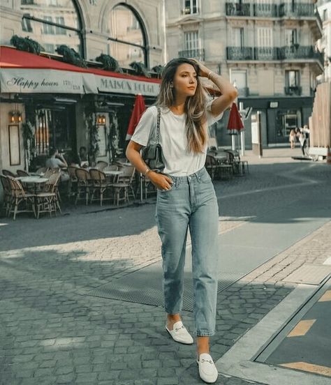 Street Style Summer Outfits, Minimalist Moda, Fashion Network, Daily Fashion Inspiration, Mode Casual, Street Style Summer, Future Fashion, Tshirt Outfits, Casual Street Style