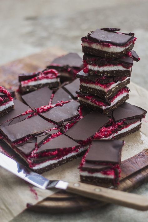 Raspberry Coconut Rough Slice – Phoebe Ann Conway Coconut Rough, Coconut Oil Chocolate, Coconut Jam, Refined Sugar Free Recipes, Raspberry Coconut, Vegan Bar, Raw Coconut, Berry Jam, Raw Desserts