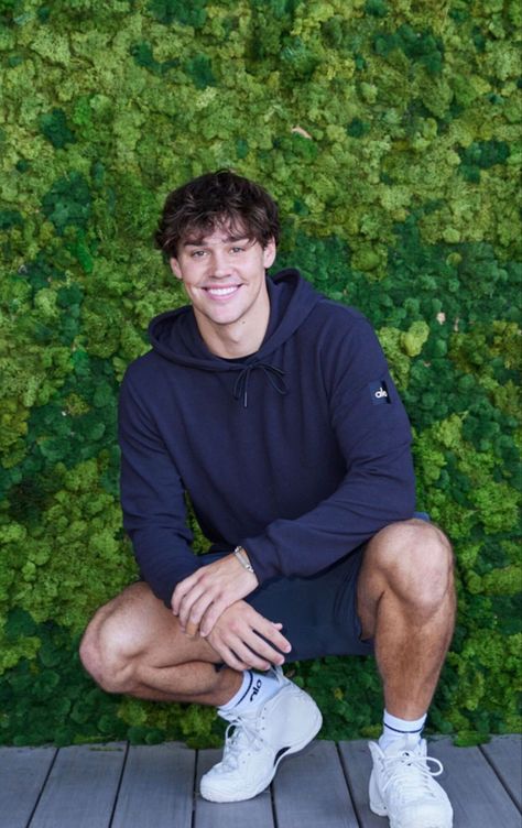 Noah Beck, Tiktok Boys, Cute White Guys, Messy Short Hair, Prom Dresses Sleeveless, Money Aesthetic, Male Figure, Old Money Aesthetic, Men Fashion Casual Outfits