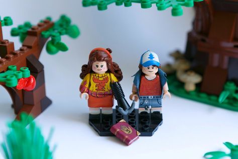 Mabel And Dipper Pines, Mabel And Dipper, Fall Tv Shows, Anime Minecraft, Lego Tv, Custom Lego Minifigures, Fall Tv, Gravity Falls Fan Art, Amazing Lego Creations