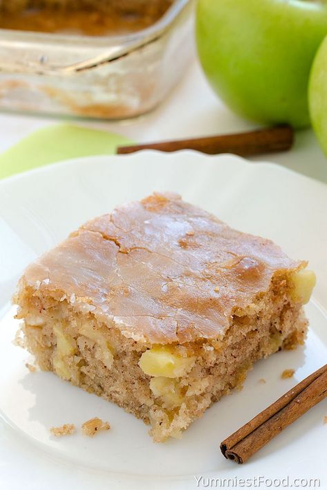 Apple Sheet Cake - Recipe from Yummiest Food Cookbook Apple Sheet Cake Recipe, Apple Sheet Cake, Desert Board, Canteen Food, Magical Kitchen, Easy Pineapple Cake, Yummiest Food, Work Potluck, Autumn Treats