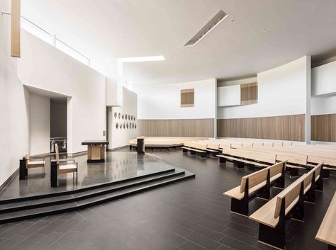 H+F Jesuit High School Chapel High School Campus, School Chapel, School Auditorium, All Modern Furniture, Auditorium Design, Multipurpose Hall, Architect Magazine, Modern Church, Community Halls