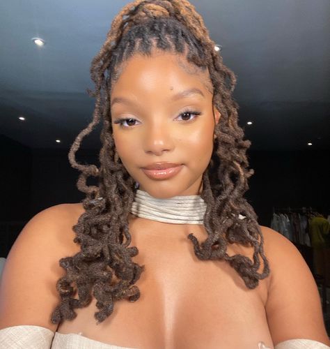 Halle Bailey Hair, Saturn In Aquarius, Chloe Halle, Lil Mermaid, Chloe And Halle, Fate Winx Saga, Pics Of Celebrities, Pretty Hurts, Kelly Preston