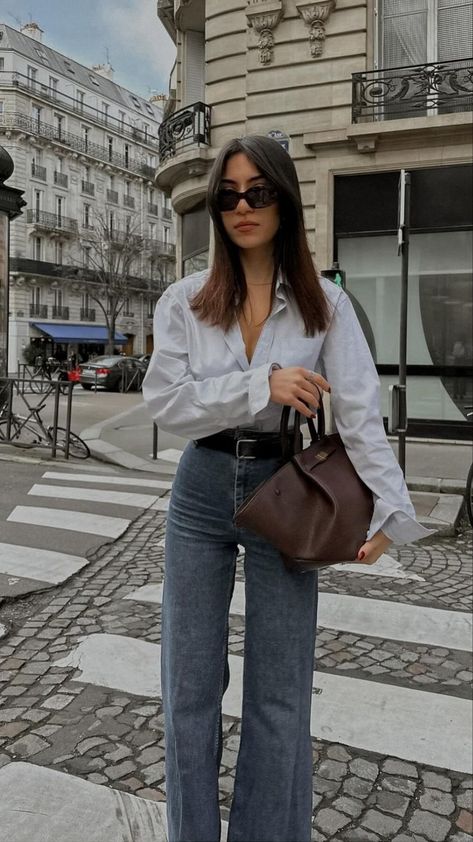 The old money aesthetic is a surefire way to add a touch of sophistication and elegance to your style – so here are the 7 best old money outfits for fall. Scandinavian Style Outfit, Stylish Casual Outfits, The Old Money Aesthetic, Scandinavian Outfit, Aesthetic Overalls, Modest Girly Outfits, Pumpkin Stand, Aesthetic Overalls Outfit, Old Money Outfits