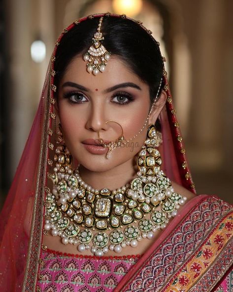 25+ Heavy Earrings For Brides Who Love All-Things-Extravagant! | ShaadiSaga Desi Bridal Makeup, Simple Bridal Makeup, Soft Bridal Makeup, Indian Wedding Makeup, Indian Bride Makeup, Bridal Jewellery Inspiration, Bridal Makeup Images, Indian Bridal Photos, Bridal Makeup Natural