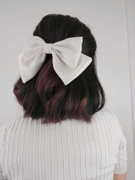 Short Hair Accessories, Tutorial Ideas, Bridesmaid Hair Accessories, Bow Hairstyle, Clip Hairstyles, Ribbon Hairstyle, Hairstyle Tutorial, Penteado Cabelo Curto, Jolie Photo