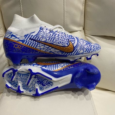 Cristiano Ronaldo cleats Best Nike Football Boots, Soccer Cleats Men, Nike Boots Football, Cristiano Ronaldo Cleats, Ronaldo Cleats, Cristiano Ronaldo Shoes, Cr7 Boots, Ronaldo Shoes, Nike Soccer Boots