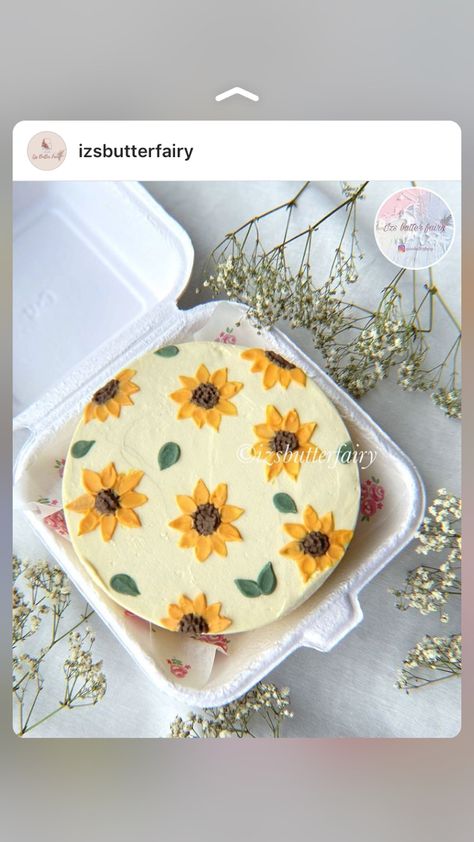 Sunflower Bento Cake Design, Sunflower Cake Aesthetic, Sunflower Buttercream Cake, Sunflower Cake Designs Birthday, Sunflower Bento Cake, Sunflower Mini Cake, Sunflower Cake Birthday Simple, Sunflower Cake Ideas Birthday, Birthday Cake Sunflower