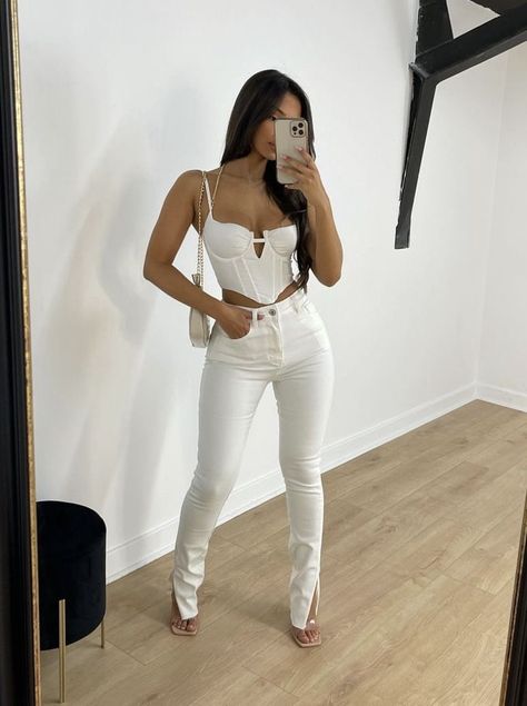 Zara Drip, Flirty Outfits, Classy Fits, White Jeans Outfit, Tshirt Outfits, Dope Outfits, Looks Style, Club Outfits, White Pants