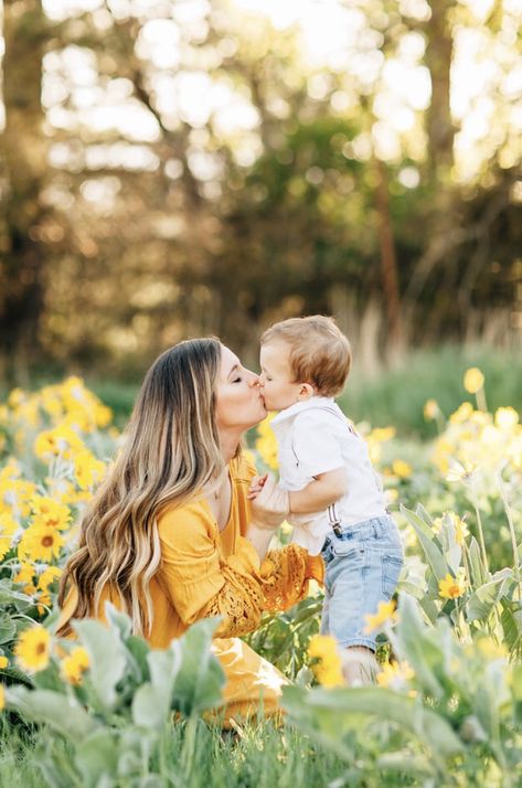 Mommy And Son Photo Shoot, Baby Boy Photo Shoot Ideas, Mother Son Pictures, Mommy Son Pictures, Mother Son Photos, Son Photo Ideas, Mommy Daughter Photos, Mommy And Me Photo Shoot, Boy Photo Shoot