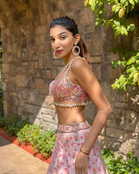 Juhi Godambe on Instagram: “This shoot made me realise how much I love shooting Indian looks! Specially because we have some of the best designers in our country ❤️…” Lehenga Blouse Styles, Juhi Godambe, Basic Blouse Designs, Cape Dresses, Lehenga Blouse Designs, Indian Look, Simple Summer Outfits, Ghagra Choli, Lehenga Blouse