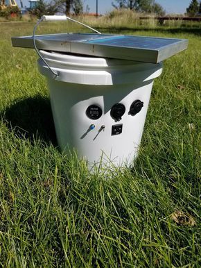 How to build a Solar Power Bucket 110 Volt Battery Bank                                                                                                                                                                                 More Vehicle Living, Battery Bank Diy, Solar Battery Bank, Urban Homestead, Recondition Batteries, Solar Energy Diy, Energy Activities, Solar Power Diy, Backyard Camping