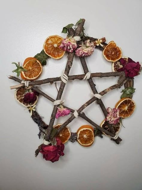 Wicca Pentacle, Wiccan Crafts, Wiccan Decor, Pagan Crafts, Witch Crafts, Witch Diy, Garden Decor Diy, Witchy Crafts, Baby Witch