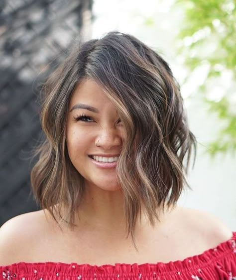 19+ Short Haircuts For Round Faces that Will Fit You Perfectly Short Haircuts For Round Faces, Cuts For Round Faces, Short Hairstyles For Round Faces, Haircuts For Round Faces, Short Hair Cuts For Round Faces, Hairstyle For Chubby Face, Hair Styles For Round Faces, Stylish Short Haircuts, Round Face Haircuts