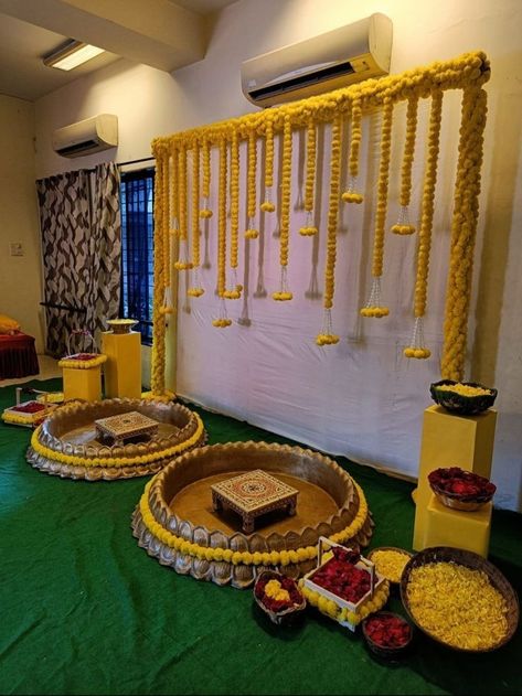 A stunning easy to do Haldi decoration ideas Haldi Decor At Home, Decoration For Haldi, Haldi Ceremony Decorations At Home Simple, Haldi Ceremony Decorations At Home, Haldi Decoration Ideas At Home, Wedding Entrance Decoration, Haldi Decoration Ideas, Haldi Ceremony Decorations, Asian Wedding Decor