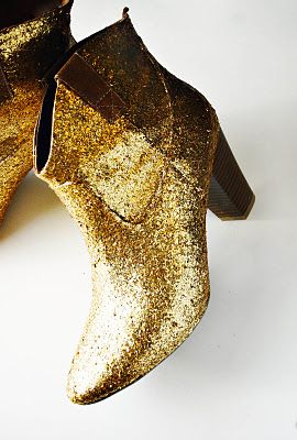 Love.Sexton: DIY: Glitter Boots My Current Obsessions, Kickers Boots, Boots Diy, Glitter Outfit, Shoe Trend, Diy Glitter, Glitter Boots, Nashville Outfits, Glam Party