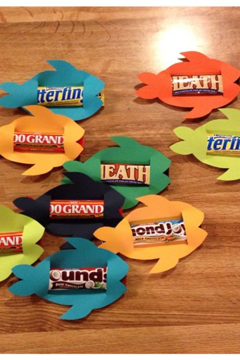 Boys Day candy bar fish Fishing For Candy Game, Fish Gift Ideas, Boy's Day, Display Board Ideas, Jw Encouragement, Fish Candy, Bubble Guppies Party, Candy Board, Kids Treats