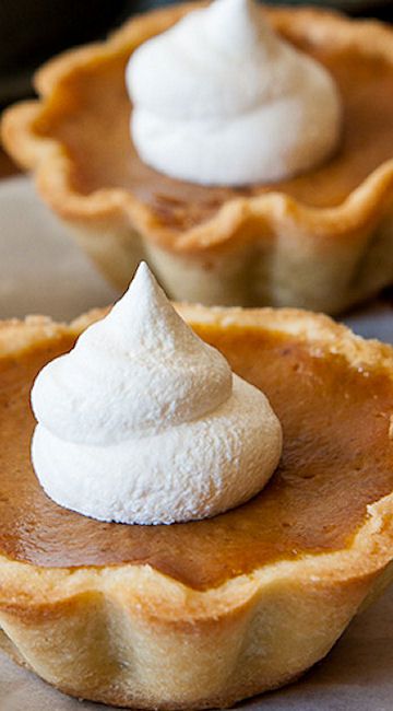 Mini Buttermilk Pies, Tiny Tarts, Pumpkin Tartlets, Christmas Tarts, Pumpkin Tarts Recipe, Hawaiian Dessert Recipes, Brine Turkey, Healthy Pumpkin Pie Recipe, Mini Tart Recipes