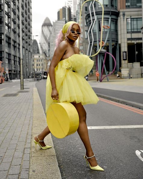 Juliette Foxx on Instagram: “Loofah. But make it fashion! 💛 This dress is now up for grabs on @romeosfashioncloset 💃🏽🎉 #OOTD” Light Yellow Dress Outfit, Juliette Foxx, Light Yellow Dress, Dress Outfit Winter, Yellow Dress Outfit, Light Yellow Dresses, Monochromatic Fashion, Yellow Gown, Black Attire