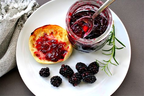 Blackberry Merlot Wine Jelly. A great hostess gift for the Holidays. Blackberries and merlot wine come together for a delicious jelly recipe. #recipe #merlot #blackberry Wine Jelly Recipe, Blackberry Jelly Recipe, Jelly Print, Homemade Blackberry Jam, Gifts From The Kitchen, Wine Jelly, Blackberry Recipes, Merlot Wine, Jelly Recipe