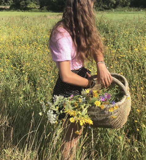 Flower Girl Aesthetic, Aesthetic Flower, Beautiful Life, Hopeless Romantic, Life Is Beautiful, Georgia, Flower Girl, Flowers