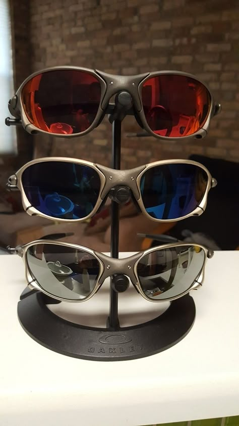 3 is always better than 1...#Oakley #XX #XMetal http://www.oakleyforum.com/threads/xxs.61985/ Oakley Sun Glasses, Oakley Aesthetic, Oakley Sunglasses For Men, Juliet Oakley, Glasses Men Fashion, Oakley Juliet, Vintage Oakley, Black Men Fashion Urban, Oakley Glasses