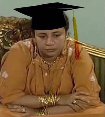 Picture Poses Aesthetic, Funny Graduation Pictures, Graduation Meme, Graduation Cartoon, جاستن بيبر, Graduation Images, Funny Laptop Stickers, Phineas Y Ferb, Poses Aesthetic