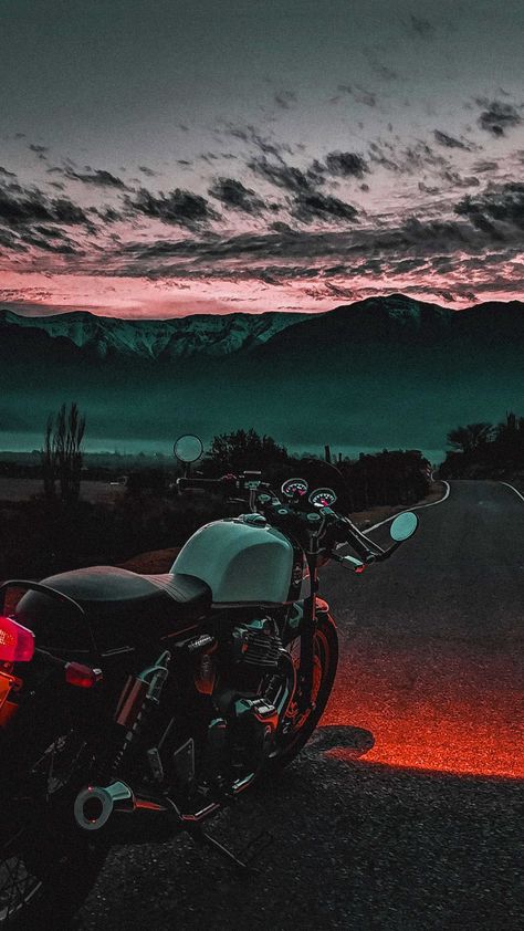 Aesthetic Bike, Royal Enfield Wallpapers, Moto Wallpapers, Enfield Himalayan, Мотоциклы Cafe Racers, Motorcycle Wallpaper, Motorcycle Aesthetic, Motorcycle Photography, Triumph Scrambler