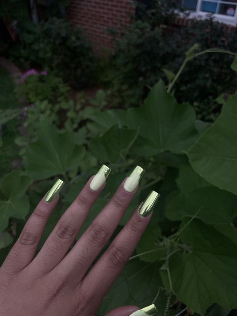 Sage Green Crome Nails, Clear Sage Green Nails, Matcha Chrome Nails, Sage Green Aura Nails, Emerald Green Chrome Nails, Slime Green Nails, Chic Manicure, Green Chrome, Chrome Nails Designs