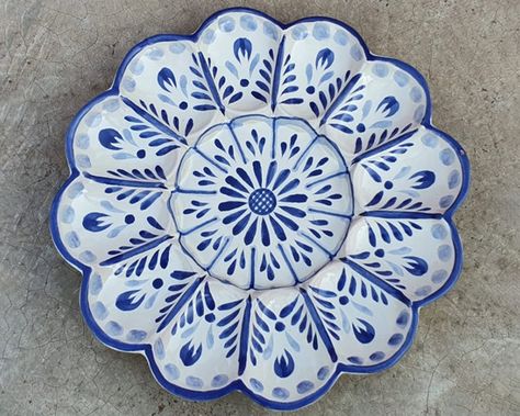 Blue And White Hand Painted Pottery, Blue Painted Pottery, Blue And White Pottery Painting, Blue And White Ceramics, Pottery Glazing Ideas, Greek Plates, Color Me Mine Ideas Inspiration, Portuguese Plates, Blue White Pottery