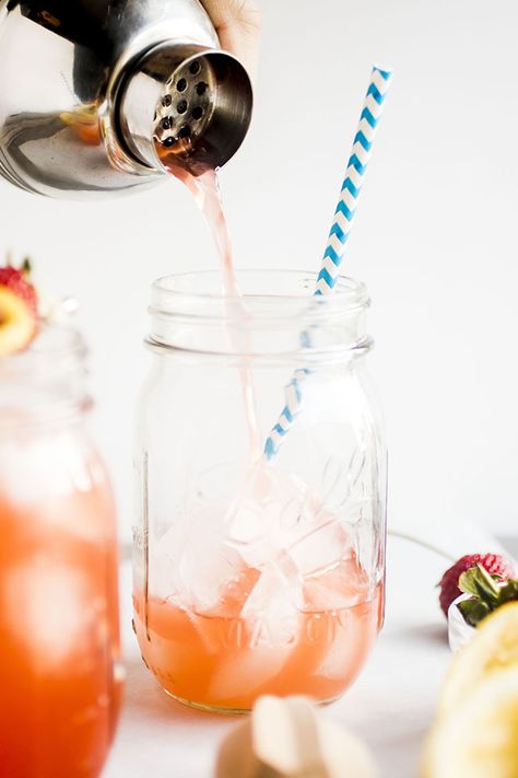 Strawberry Whiskey Lemonade - This easy and refreshing strawberry cocktail recipe is perfect for summertime! A sweet and refreshing whiskey cocktail or bourbon cocktail drink with homemade strawberry simple syrup. Great for a party, wedding, holiday, or casual drink at home. Whiskey, bourbon, or rye with fresh strawberries and lemon juice. Strawberry Lemonade Cocktail Recipe, Strawberry Cocktail Recipe, Blackberry Whiskey, Whiskey Lemonade, Strawberry Cocktail, Strawberry Simple Syrup, Yummy Summer Cocktails, Strawberry Cocktails, Whiskey Cocktail