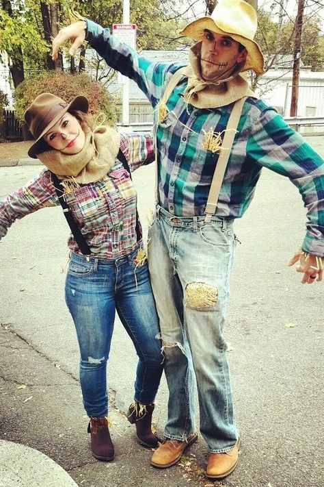 scarecrow couples costume Cute Scarecrow Costume, Toddler Scarecrow Costume, Diy Scarecrow Costume, Halloween Costumes Scarecrow, Scarecrow Makeup, Scarecrow Hat, Diy Scarecrow, Halloween Costumes Easy, Scarecrow Costume