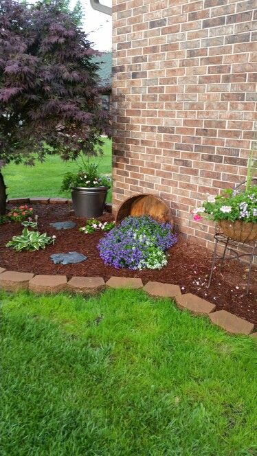 Flowers spilling out of barrel Flower Spilling Out Of Pot, Spilling Flowers Out Of Pot, Spilled Planter Ideas, Barrel Landscaping Ideas, Flower Barrel Ideas, Barrel Flower Pot Ideas, Barrel Garden Ideas, Spilled Flower Pot Ideas, Spilled Flower Pot