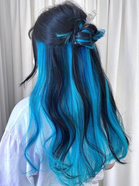 long black hair with neon blue underneath Hidden Hair Color, Hair Color Underneath, Peekaboo Hair, Cute Hair Colors, Hair Color Streaks, Dyed Hair Inspiration, Pretty Hair Color, Hair Color Blue, Hair Dye Colors