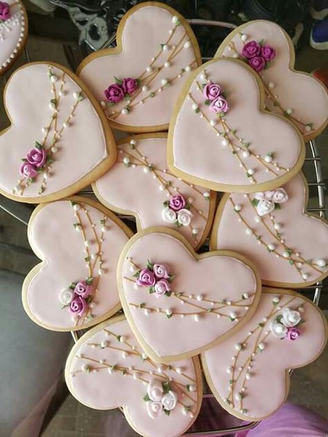 Wedding cookies floral | Spring wedding cookies | Romantic heart cookies Cupcakes Decorating, Valentine Cookies Decorated, Cookies Cupcake, Best Cupcakes, Valentine Sugar Cookies, Bridal Shower Cookies, Sugar Cookie Designs, Valentines Day Cookies, Pretty Cookies