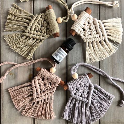 Macrame Car Air Freshener Diy, Macrame Gift Ideas, Macrame Diffuser, Anting Manik, Pola Macrame, Boho Crafts Diy, Makramee Diy, Small Macrame, Macrame Wall Hanging Diy