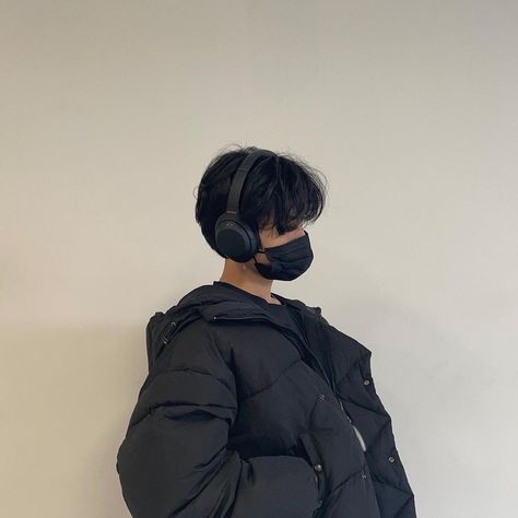 Hoodie Headphones, Ootd Boy, Headphone Outfit, Soft Boy Outfits, Chris Brown Outfits, Korean Street Fashion Men, Headphone Fashion, Cute Headphones, Aesthetic Outfits Men